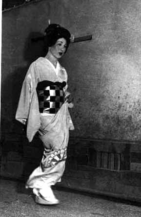 ����7-4�@�|�Ҏp�̋g�{���O�i1952�N���j