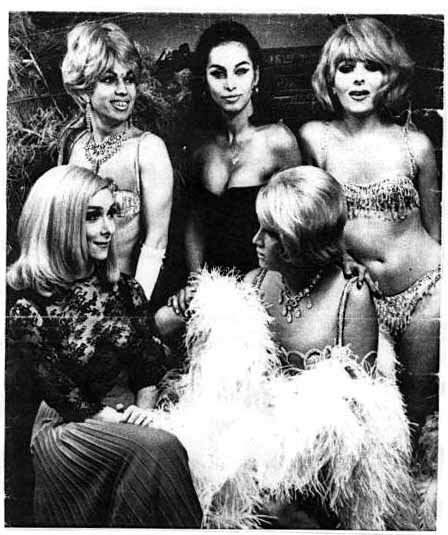 ����8-3�@��O������̃����o�[�B��񍶂��N���X�`�[�k�A�R�R�A�L�X�~�[�A�O�񍶂�背�f�B�E�R�u���A�\�j�[�e�[��